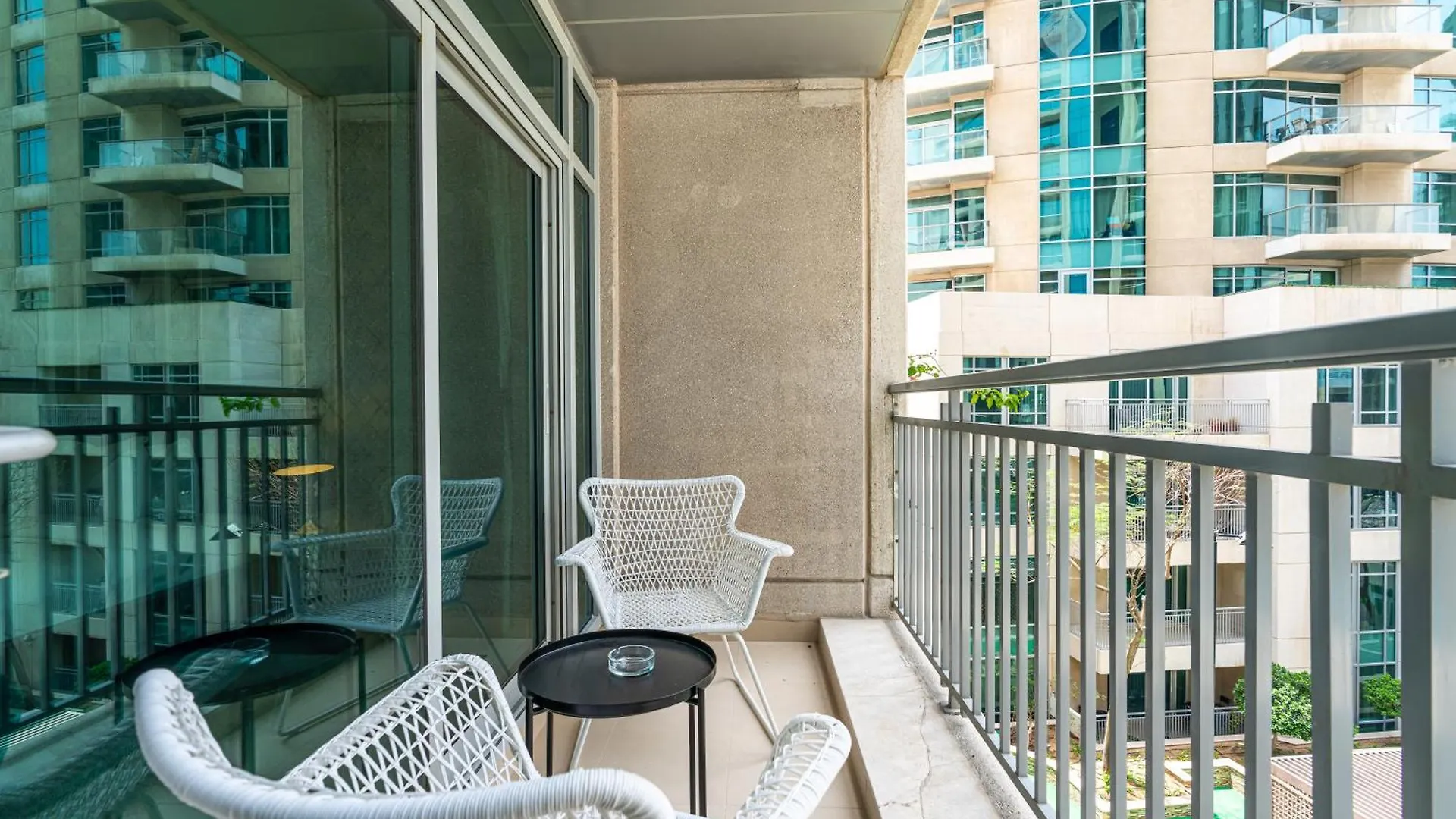 Vibrant 1Br Apt With Burj Khalifa View Dubai Apartment